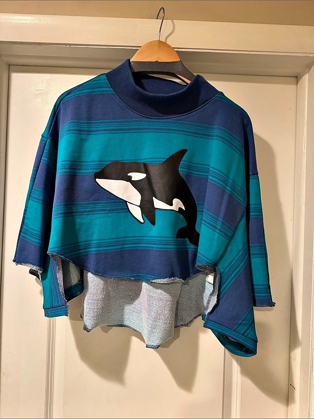 lala. Orca Graphic Striped Cropped Sweatshirt Size Small/Medium NWT